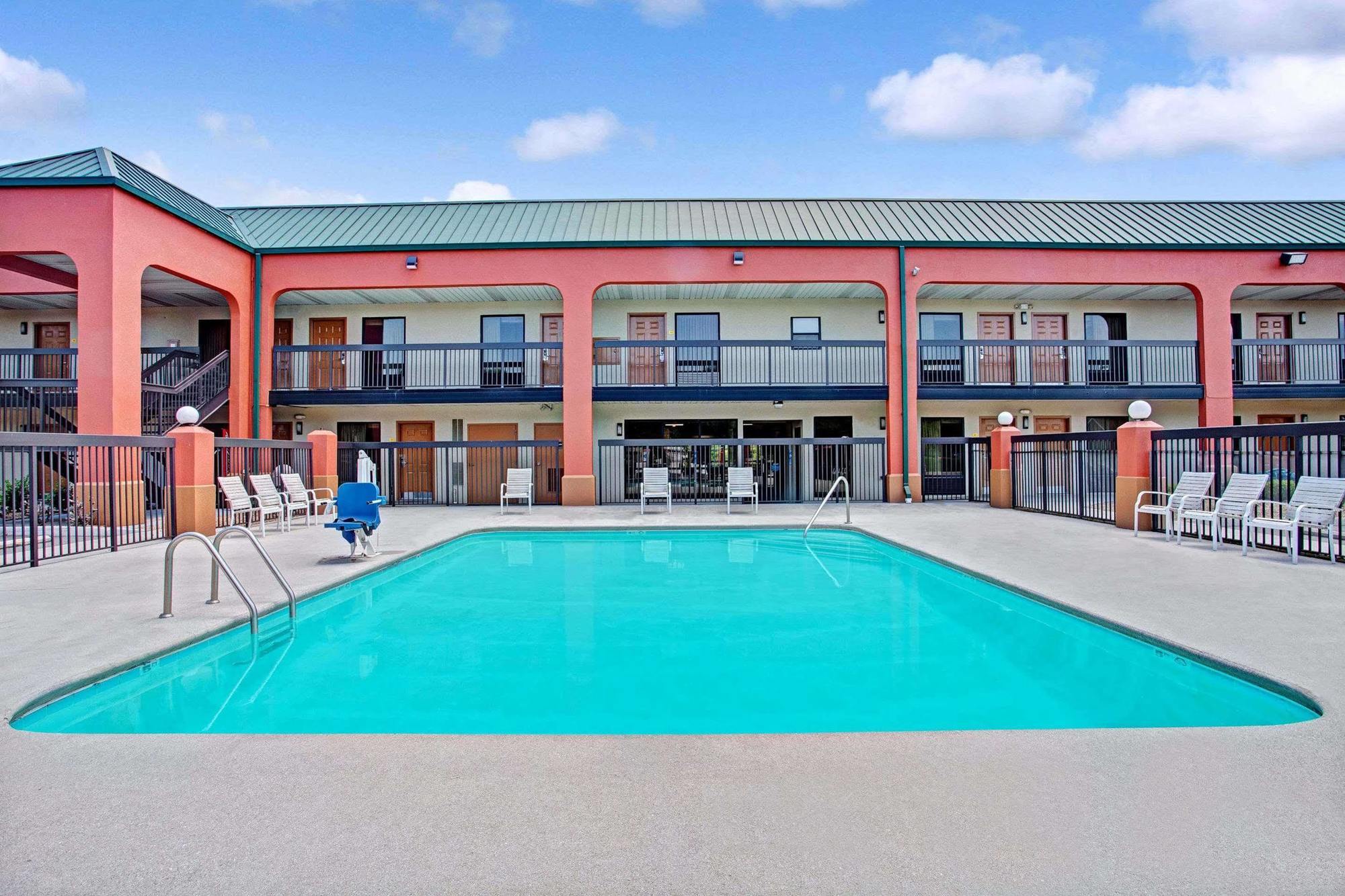 Super 8 By Wyndham Knoxville East Dış mekan fotoğraf